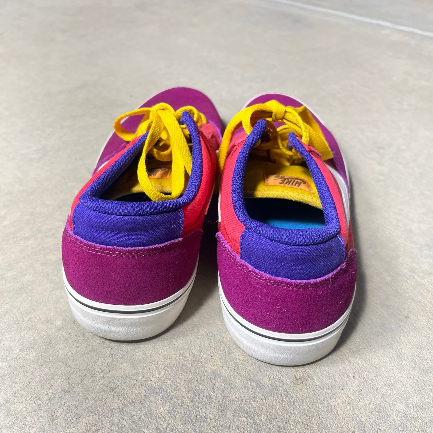 Nike SB Chron 2 in the "Sangria Mystic Hibiscus" colorway size 9