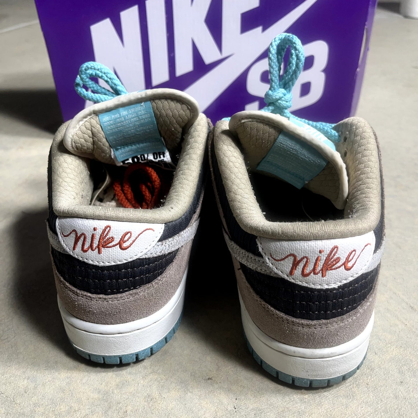 Nike Dunk Low SB Big Money Savings FZ3129-200 Mens Size 9 Pre owned